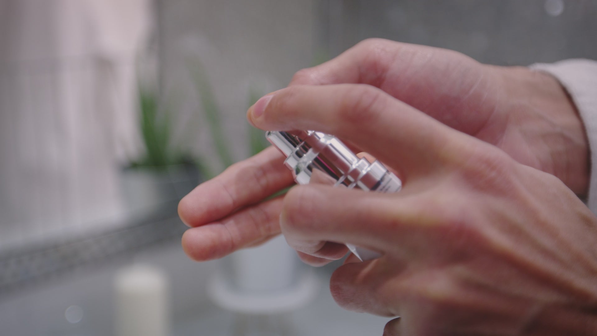 Kleem Hyaluronic Acid Serum video showing product application