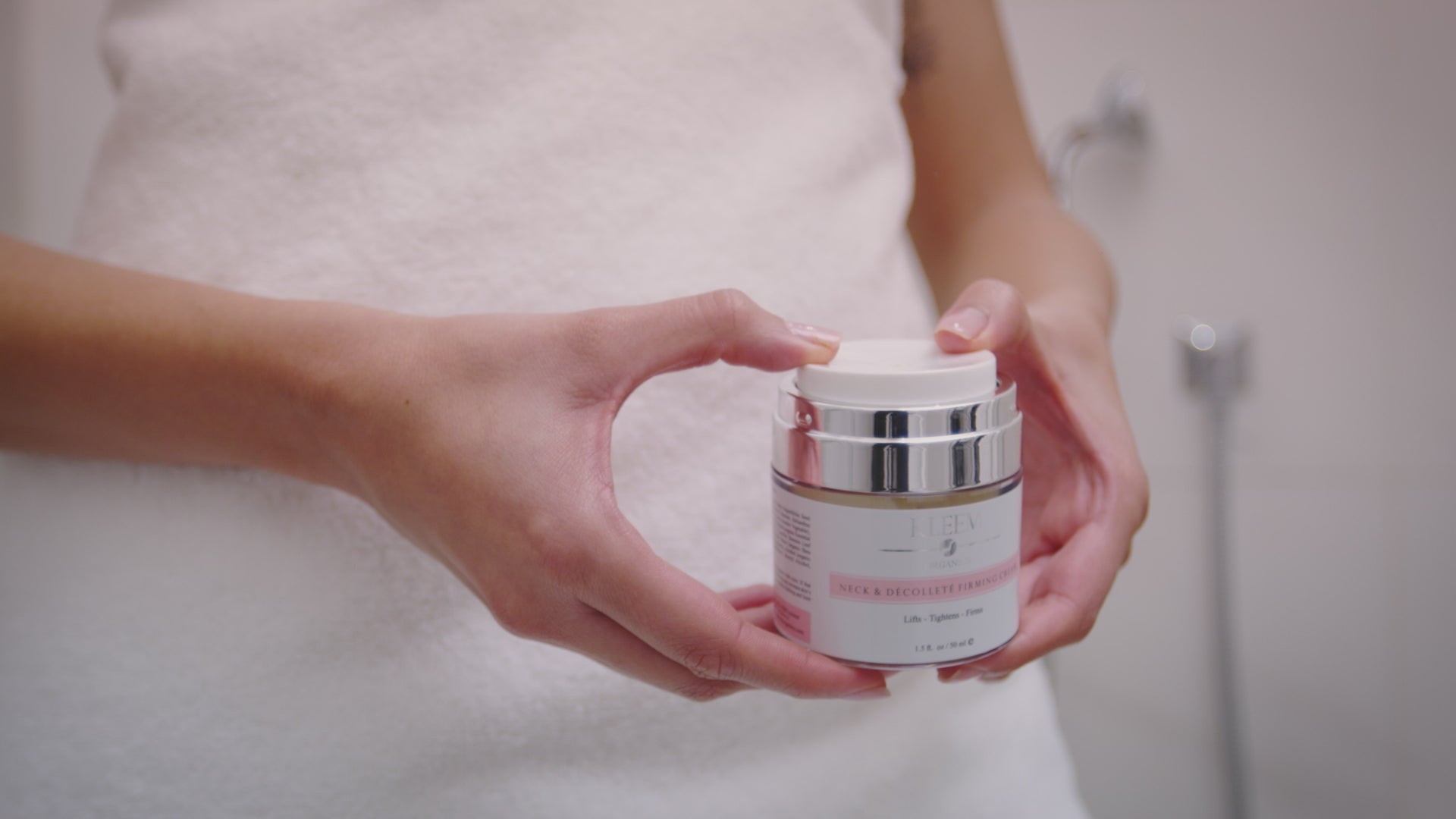 Kleem Organics Neck & Décolleté Firming Cream video showing product application